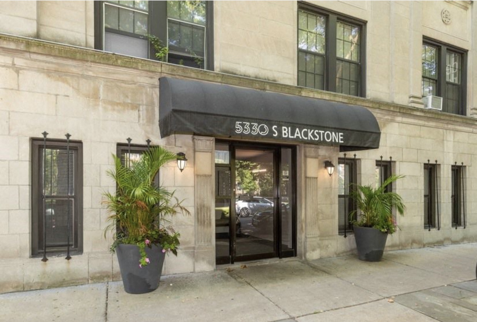 Ivy Dickens at 5330 S Blackstone Ave by Ivy Residences